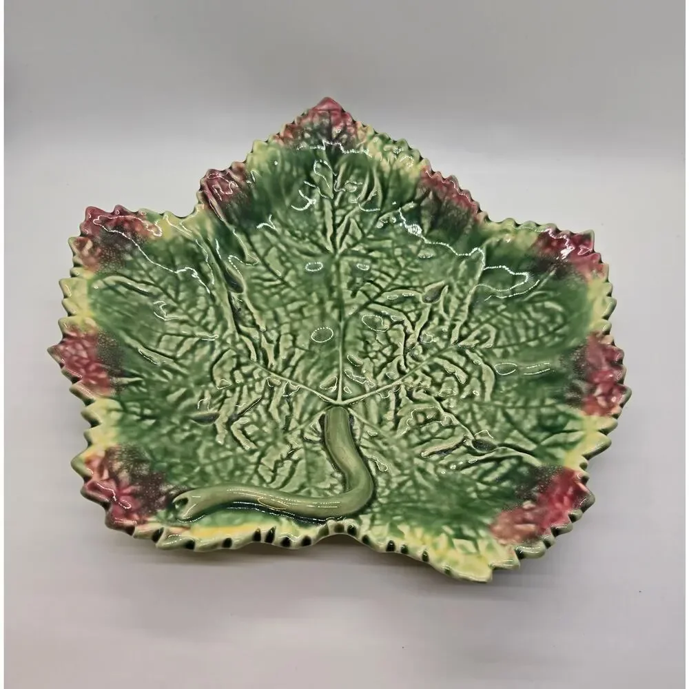 Bordallo Pinheiro Majolica Grape Leaf Plate Portugal Green 10